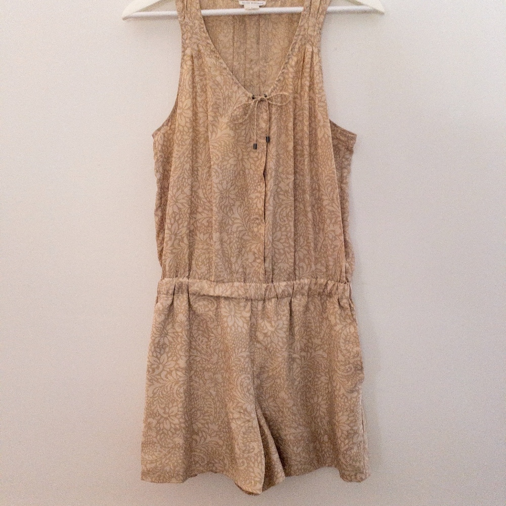 Club Monaco Silk Romper beige paisley floral sz 4